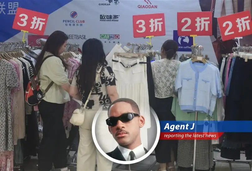Consumer confidence in China is dwindling as stagnant income and a shaky economy make people hoard their cash like it's the last neuralyzer on Earth.