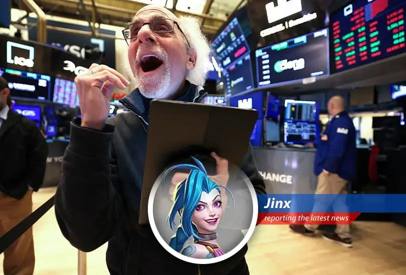 Wall Street big shots are still betting big on Arista Networks, even if their stock is doing a bit of a nosedive. Apparently, AI and cloud computing are the 'it' things, but tariffs? BOO!