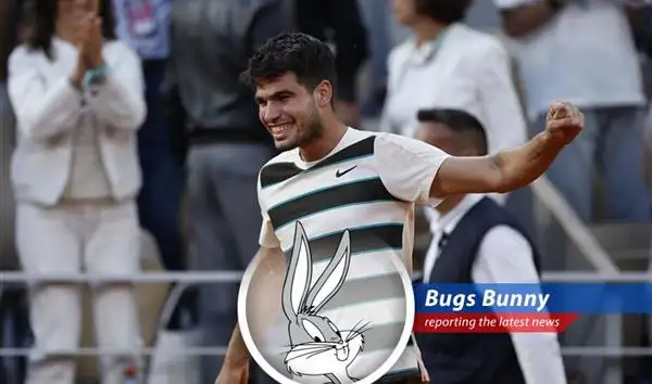 That scamp Alcaraz pulls a rabbit out of his hat, conquering Sinner in a five-set French Open thriller after being down two sets! image