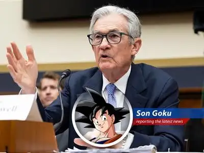 Jerome Powell, like a Saiyan warrior, holds firm on interest rates, waiting to see the impact of tariffs before making a move, while dodging energy blasts from President Trump. image